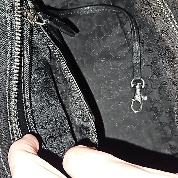 Michael Kors Selma Stud Crossbody bag. - Picture 7 of 8